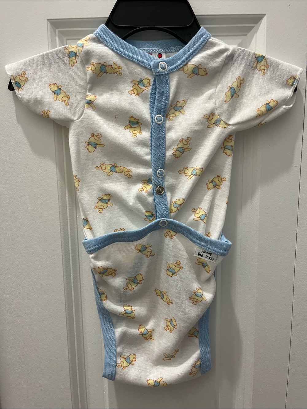 Vintage 90s Winnie the Pooh kimono-style side/front snap bodysuit (NB)